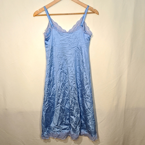 Vintage Van Raalte baby blue slip size 34 - Picture 2 of 6